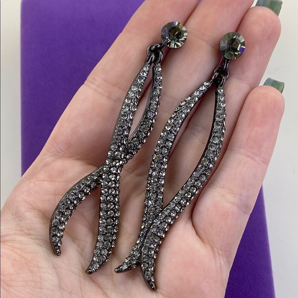 💛 Elegant Black & Crystal Drop Earrings - Picture 4 of 4